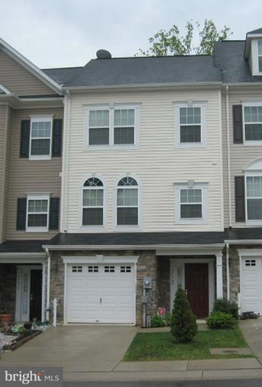 This spacious townhome offers 2460 sq ft, 3 bedrooms 2 full & 2 half  baths,  open Kitchen w/ stainless steel appliances, breakfast  bar & dining area, large family room,  deck  & 1 car garage. Ready for Immediate  Occupancy.