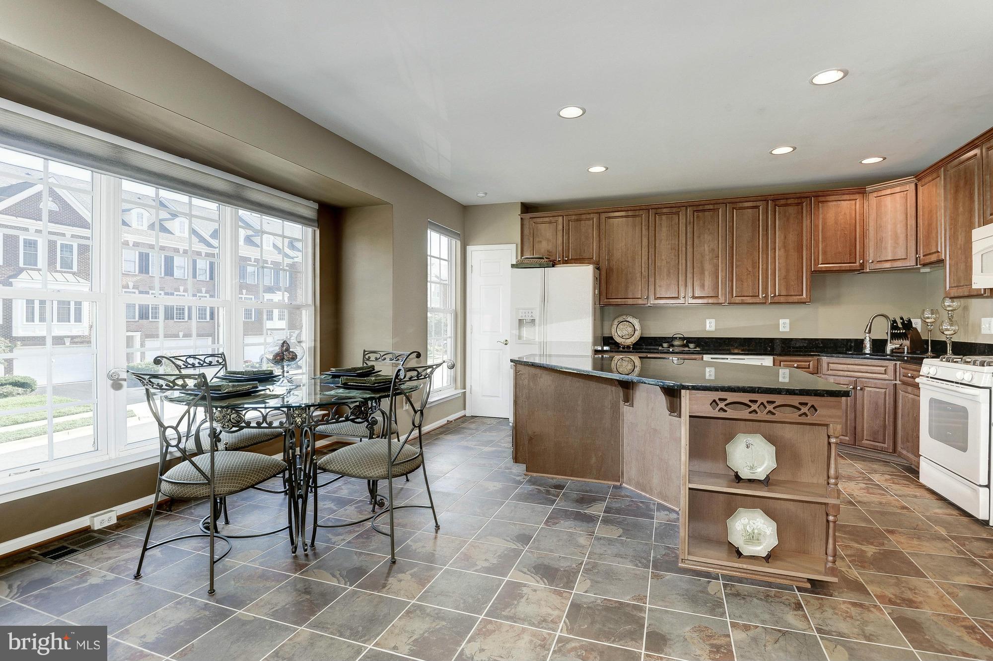 LANSDOWNE ON THE POTOMAC - Residential