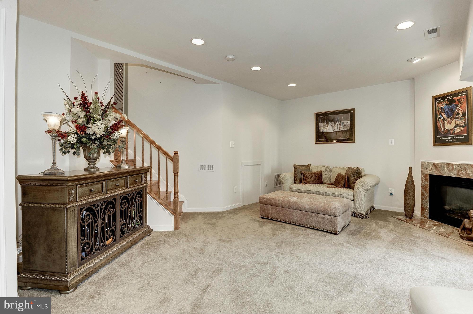 LANSDOWNE ON THE POTOMAC - Residential