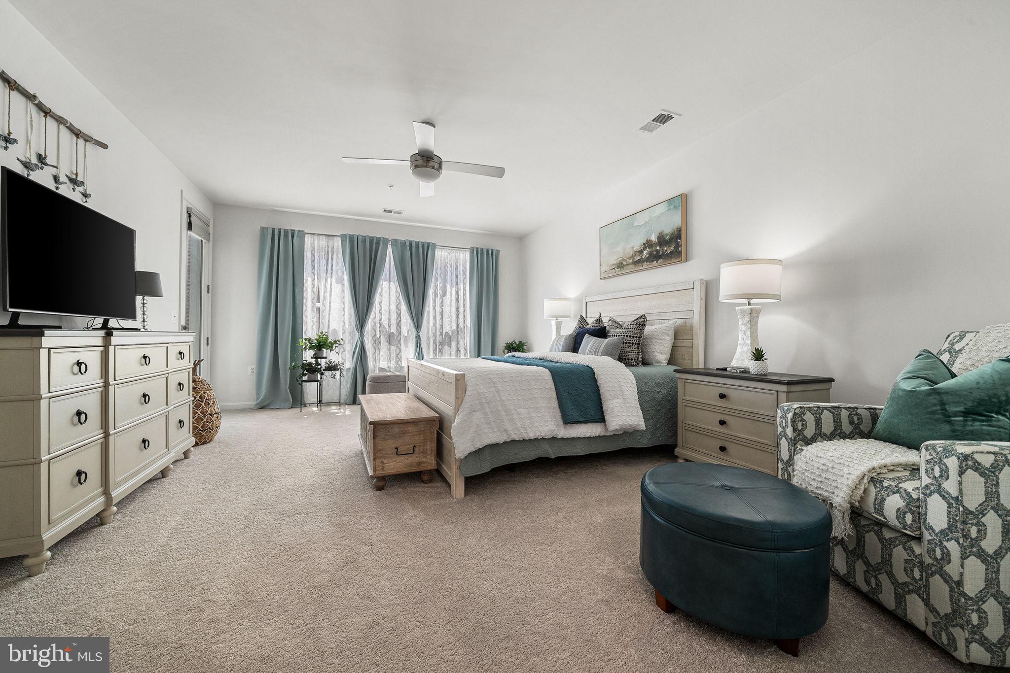 FOUR SEASONS - Residential