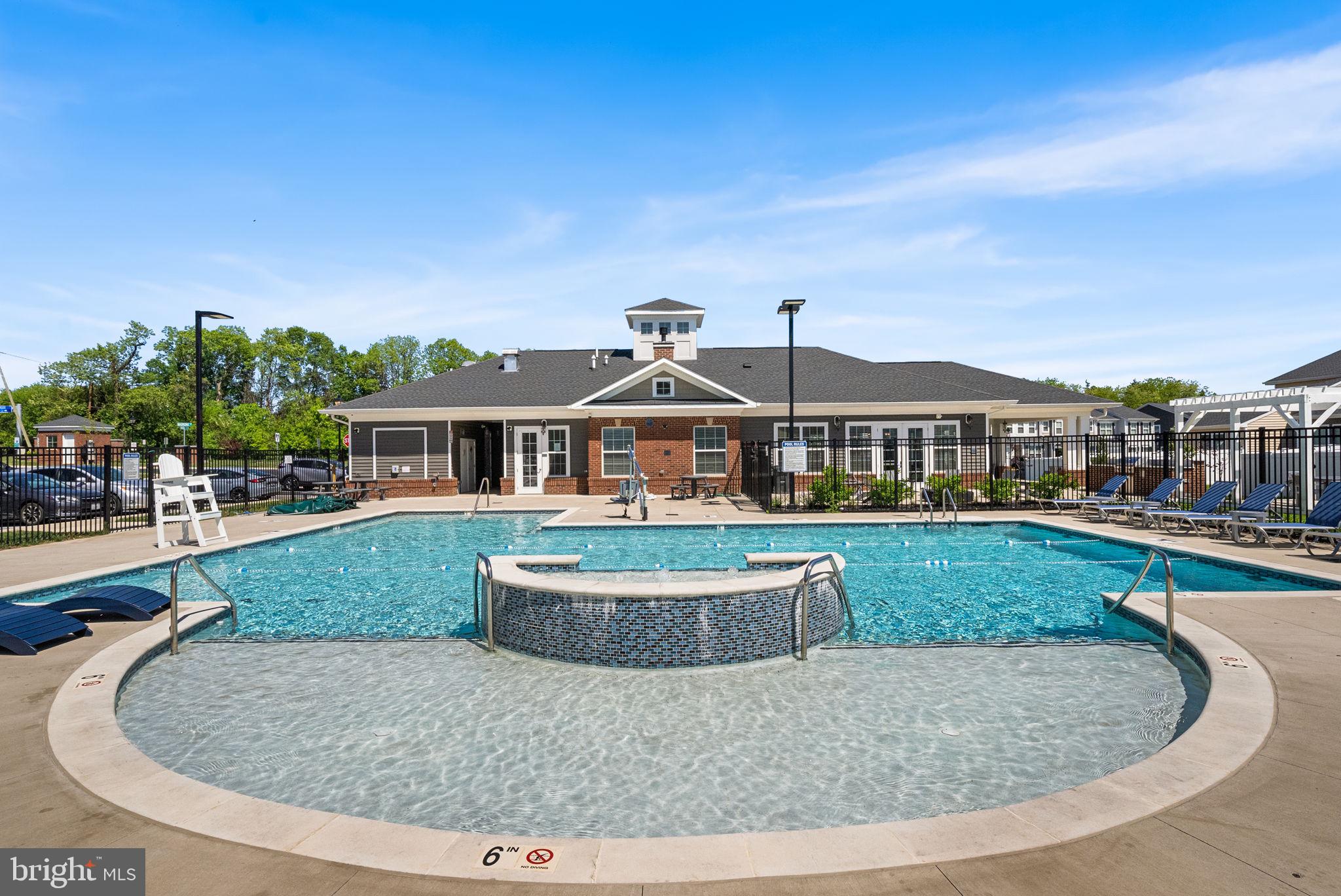 FOUR SEASONS - Residential