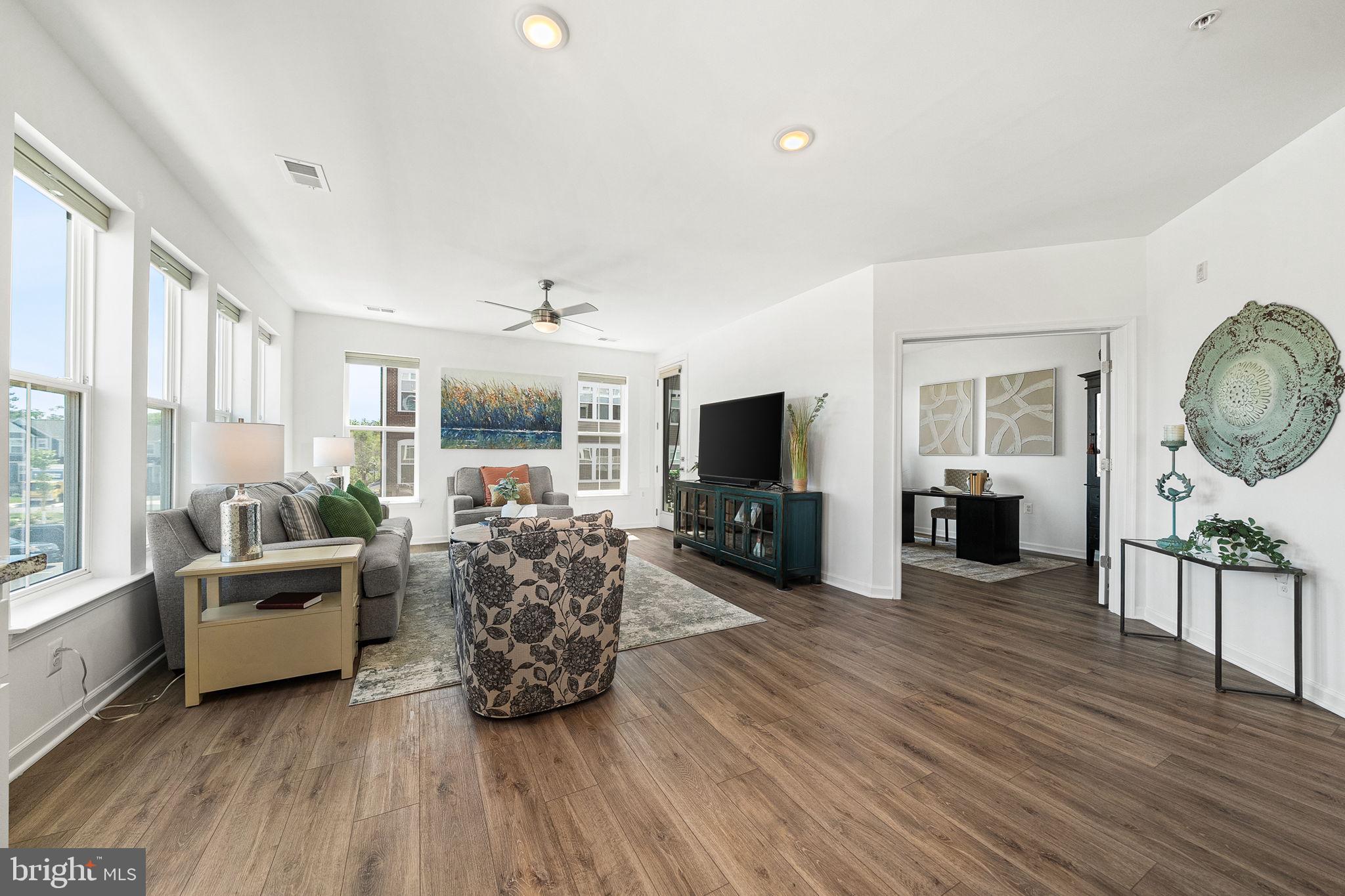 FOUR SEASONS - Residential