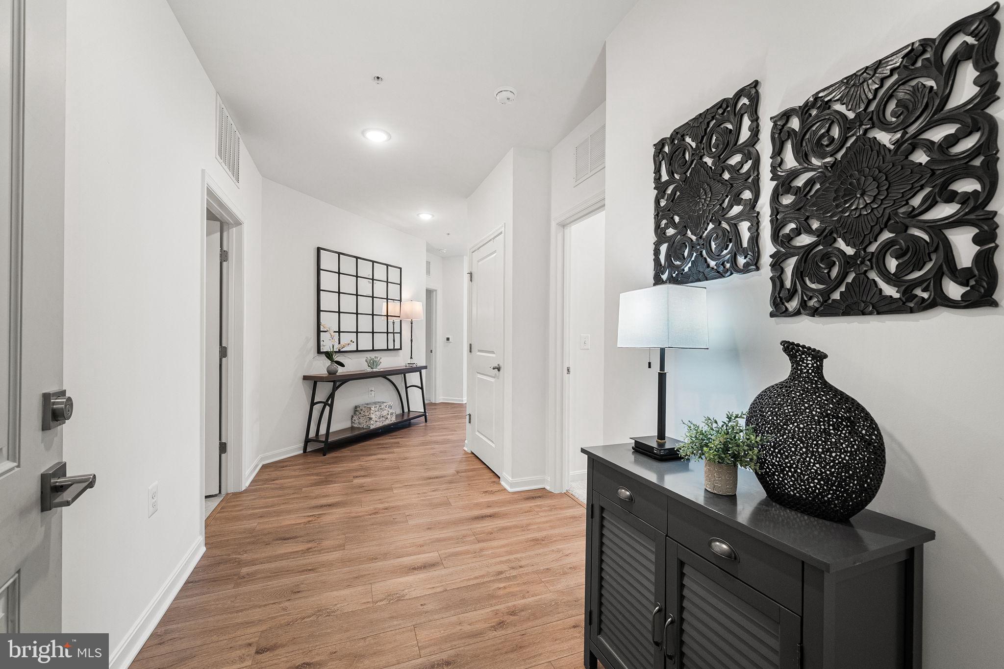 FOUR SEASONS - Residential