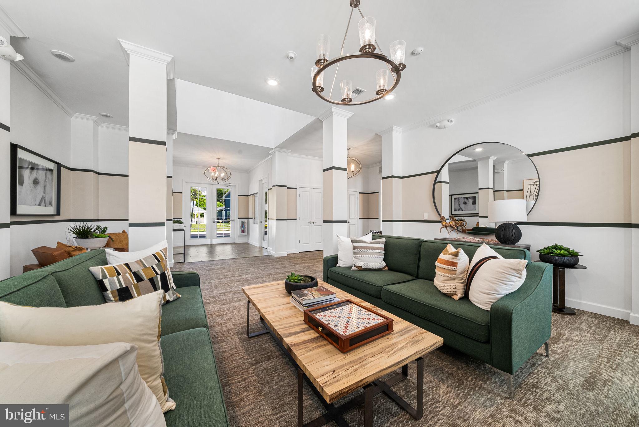 FOUR SEASONS - Residential