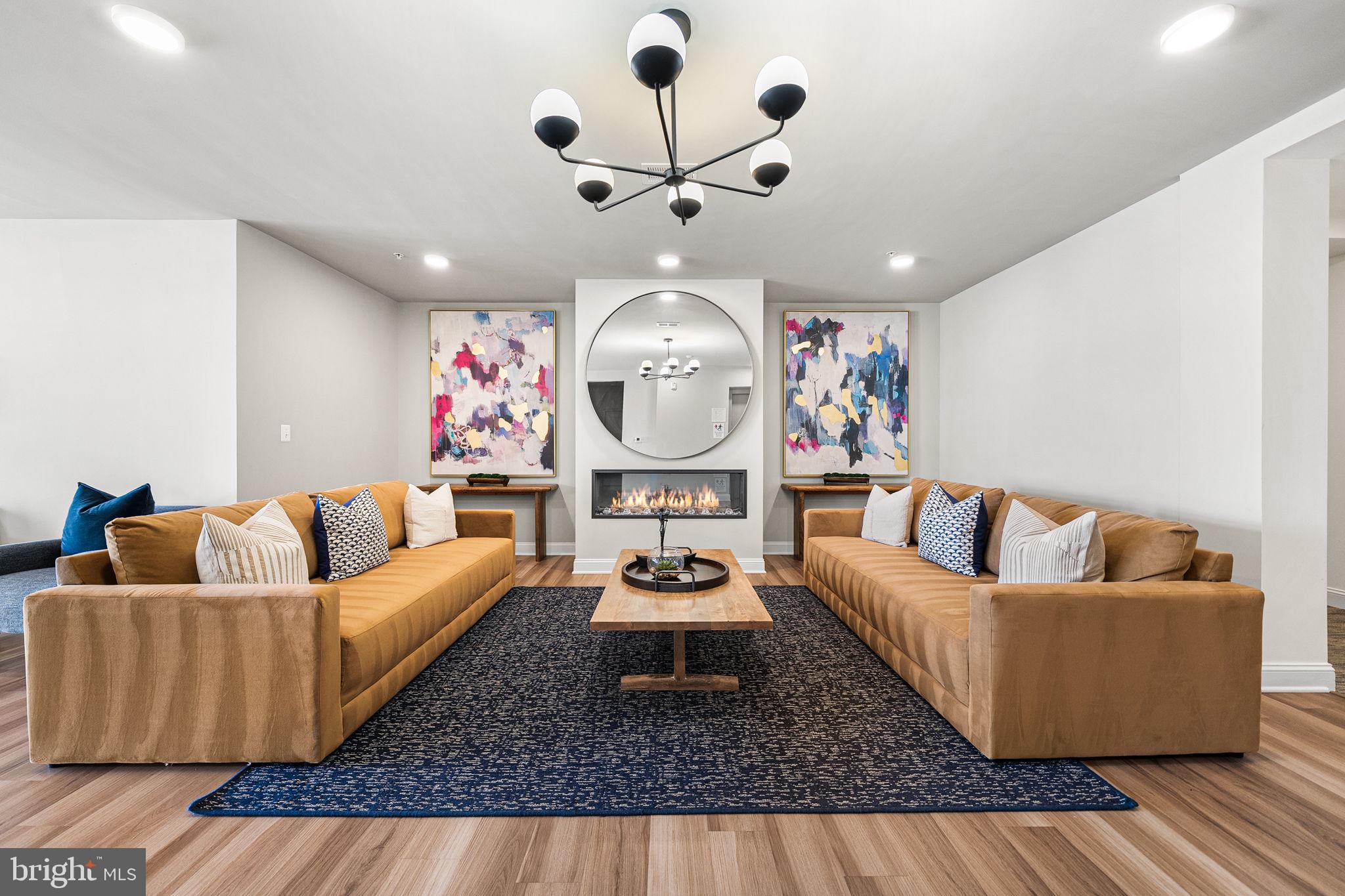 FOUR SEASONS - Residential