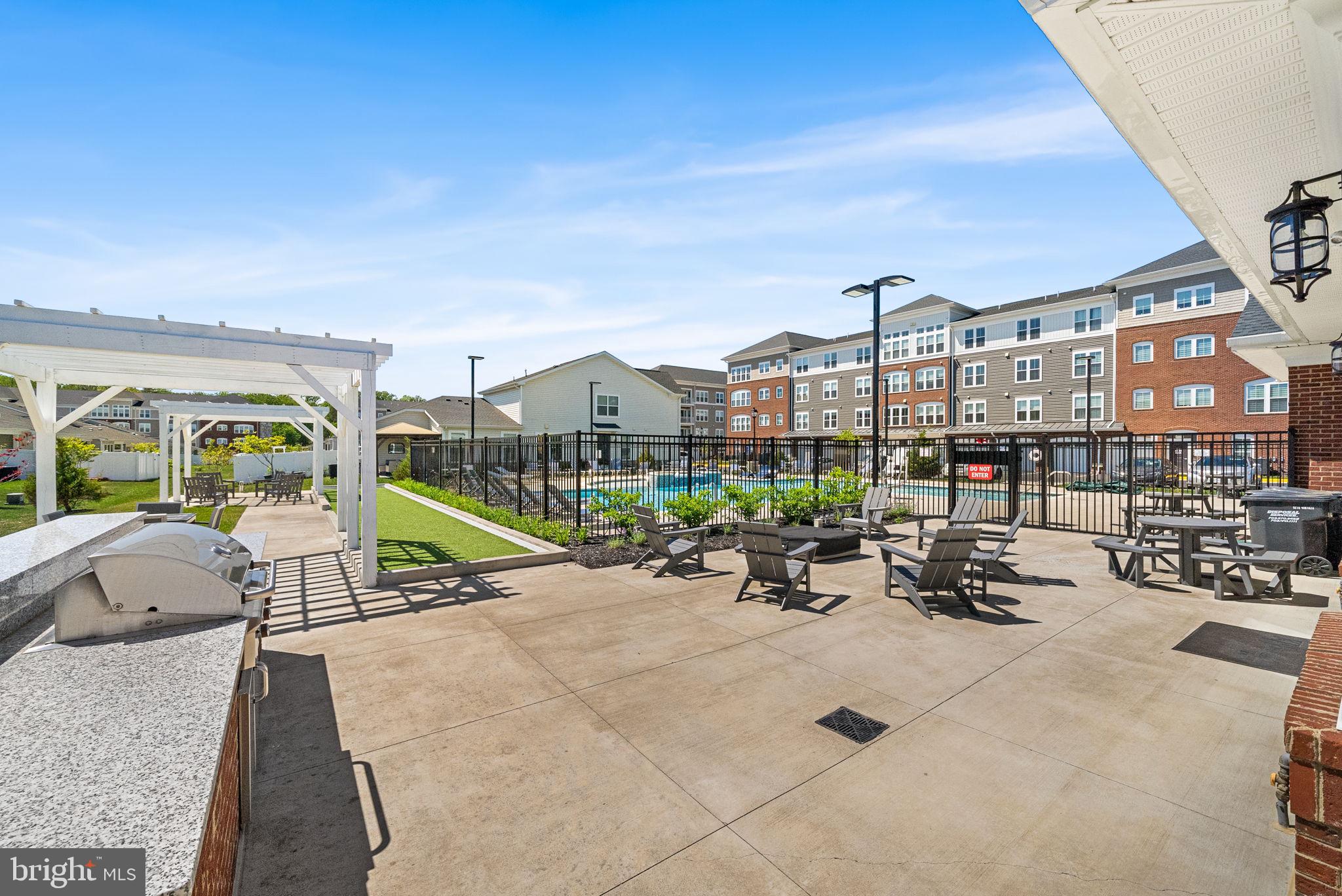 FOUR SEASONS - Residential
