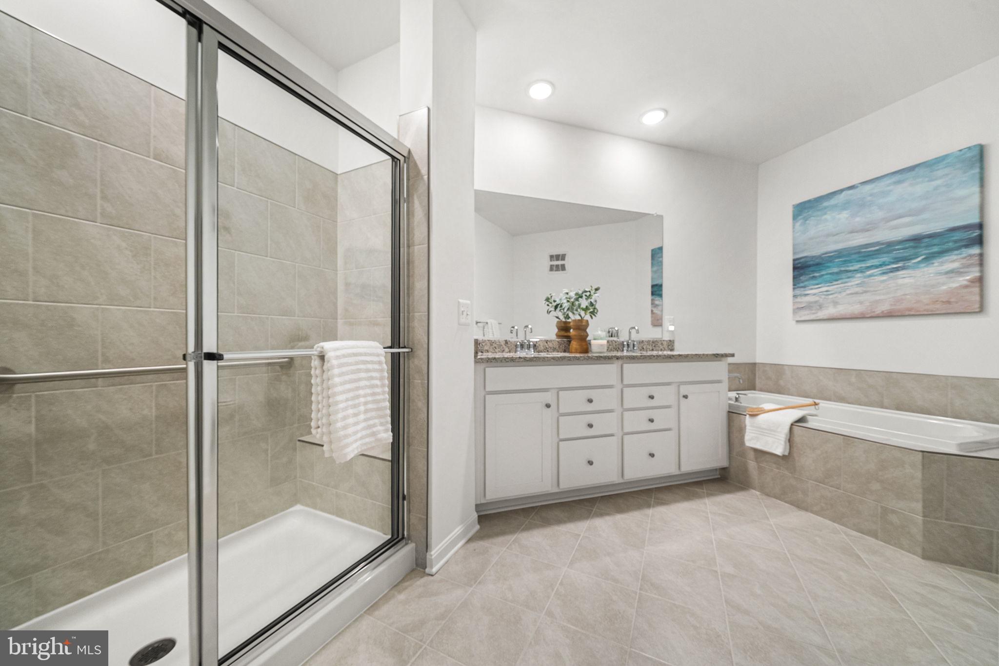 FOUR SEASONS - Residential