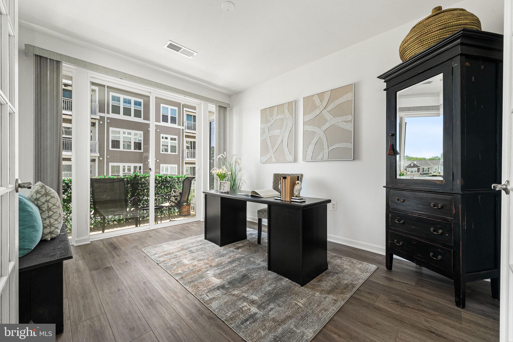 FOUR SEASONS - Residential