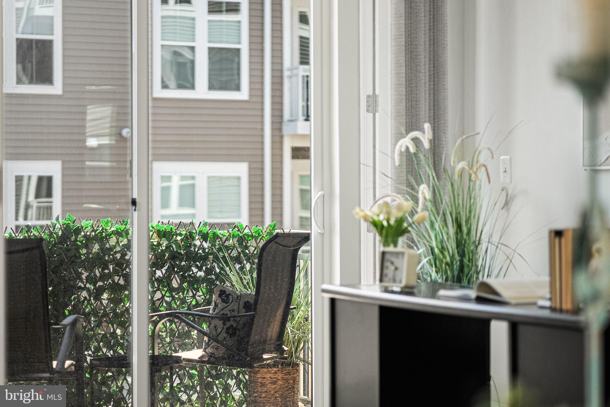 FOUR SEASONS - Residential