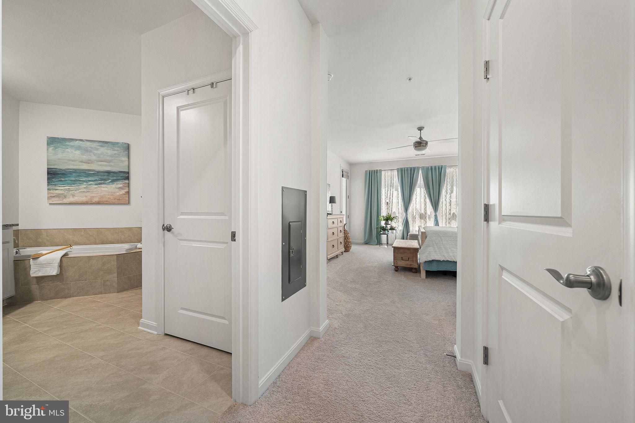 FOUR SEASONS - Residential