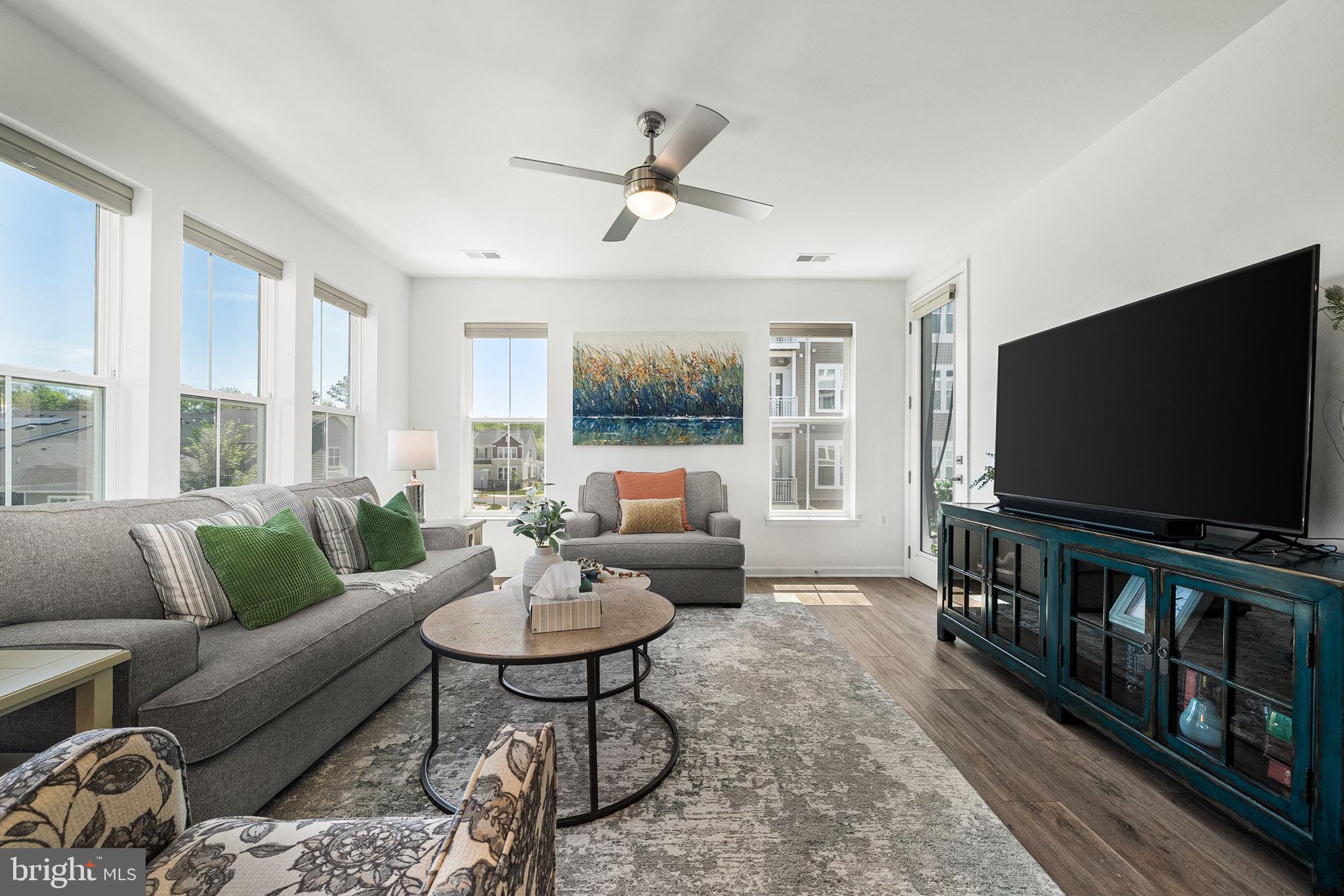 FOUR SEASONS - Residential