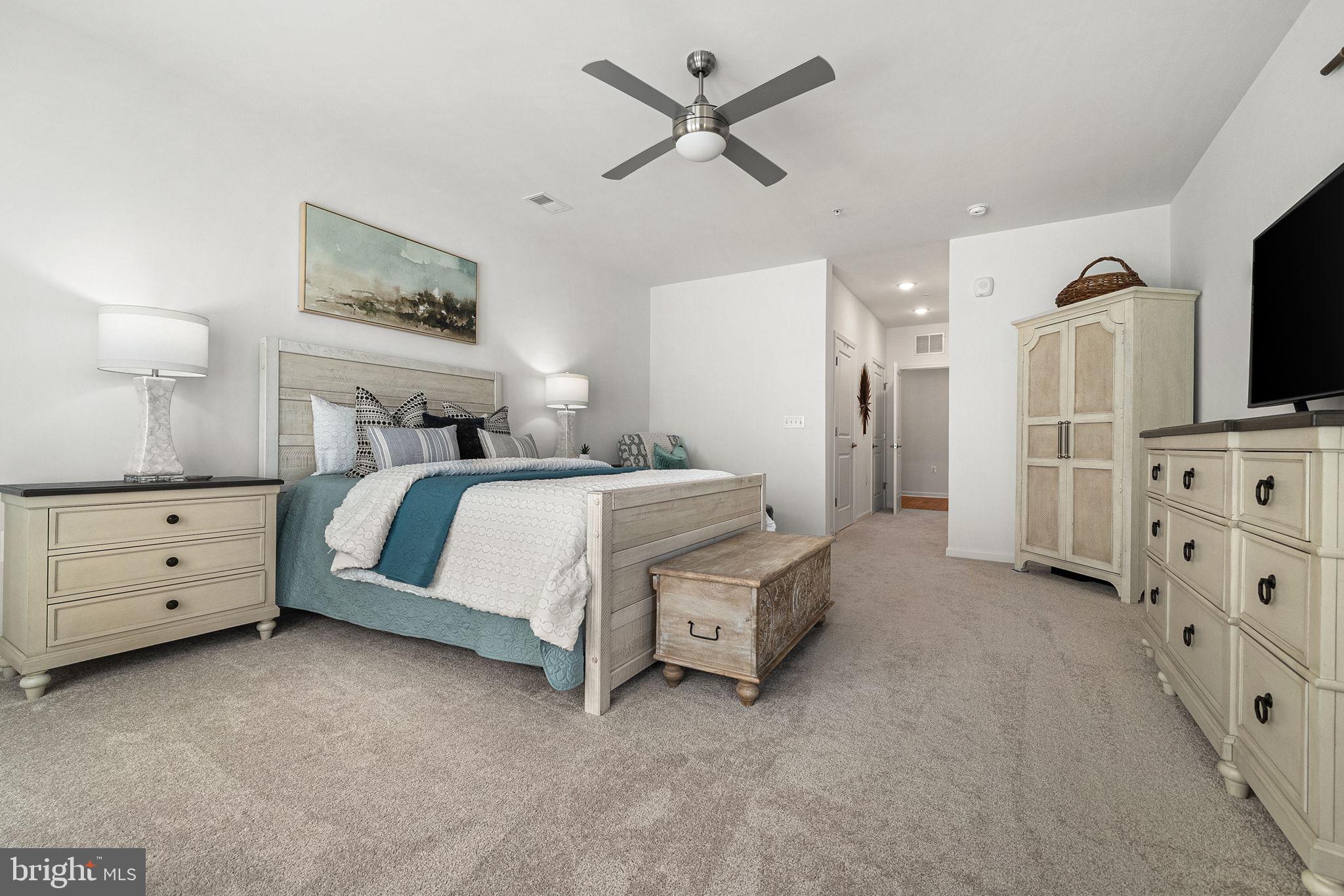 FOUR SEASONS - Residential