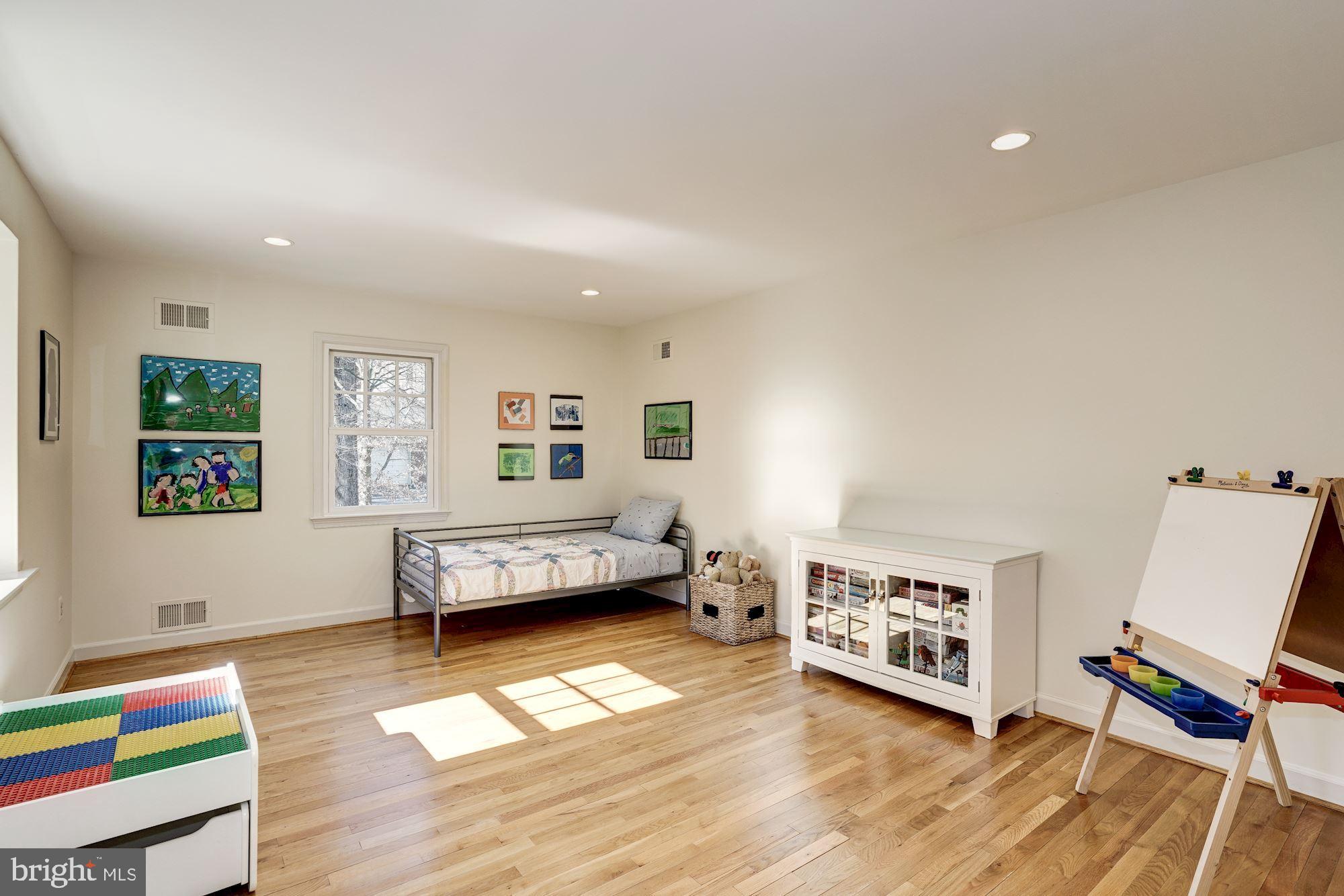TOLLBROOK RIDGE - Residential Lease