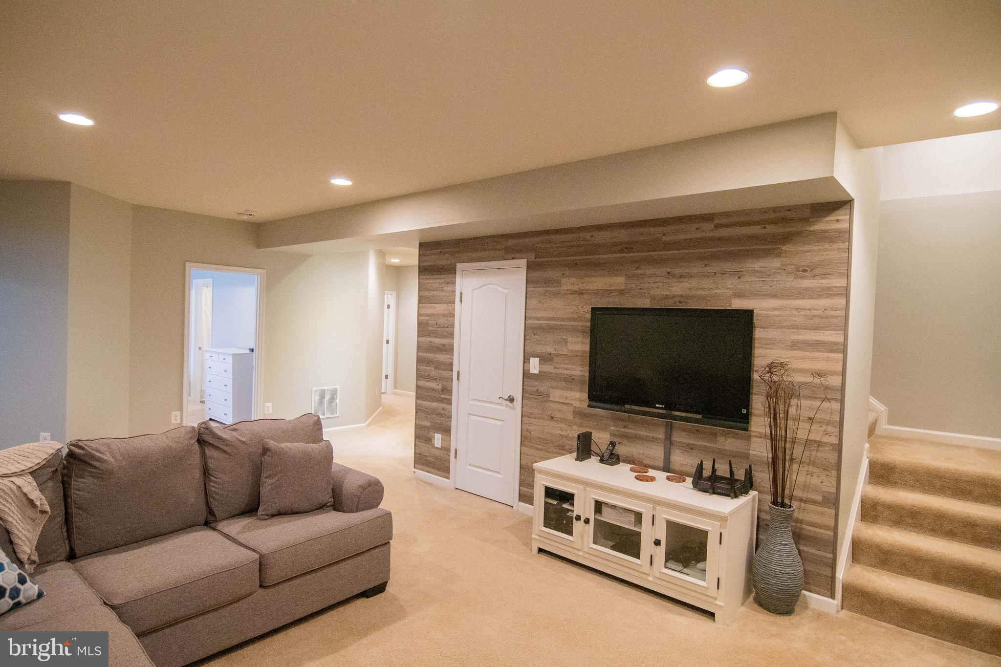 STAFFORD LAKES VILLAGE - Residential