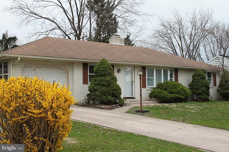 Two bedroom, two bathroom house.
Note: Applicant must fill out an application and be approved by Southern Management Rentals, LLC PRIOR to viewing the property. The online application can be found on our website. You can apply for this property under the property description.