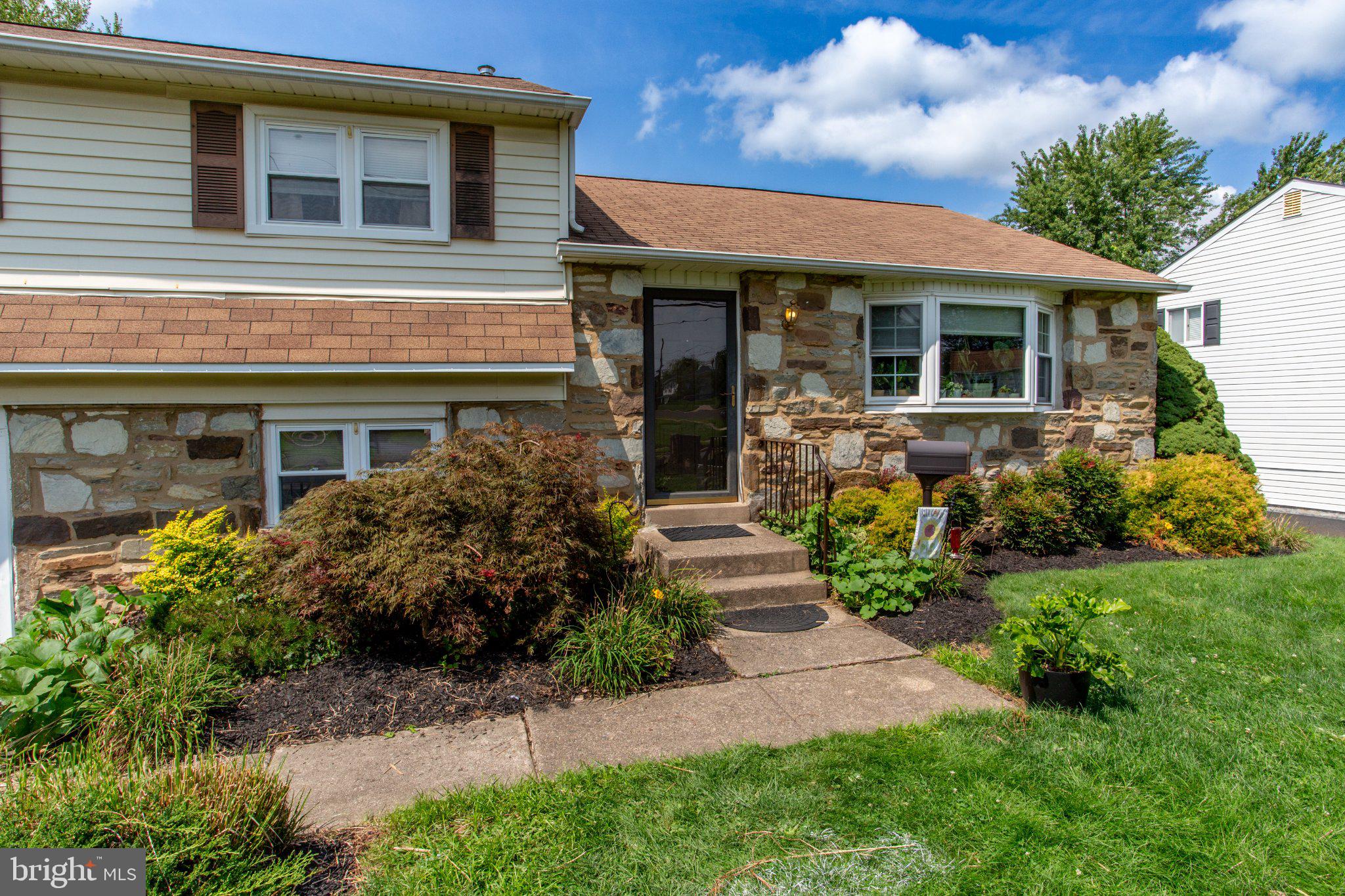 1212 DAHLIA ROAD