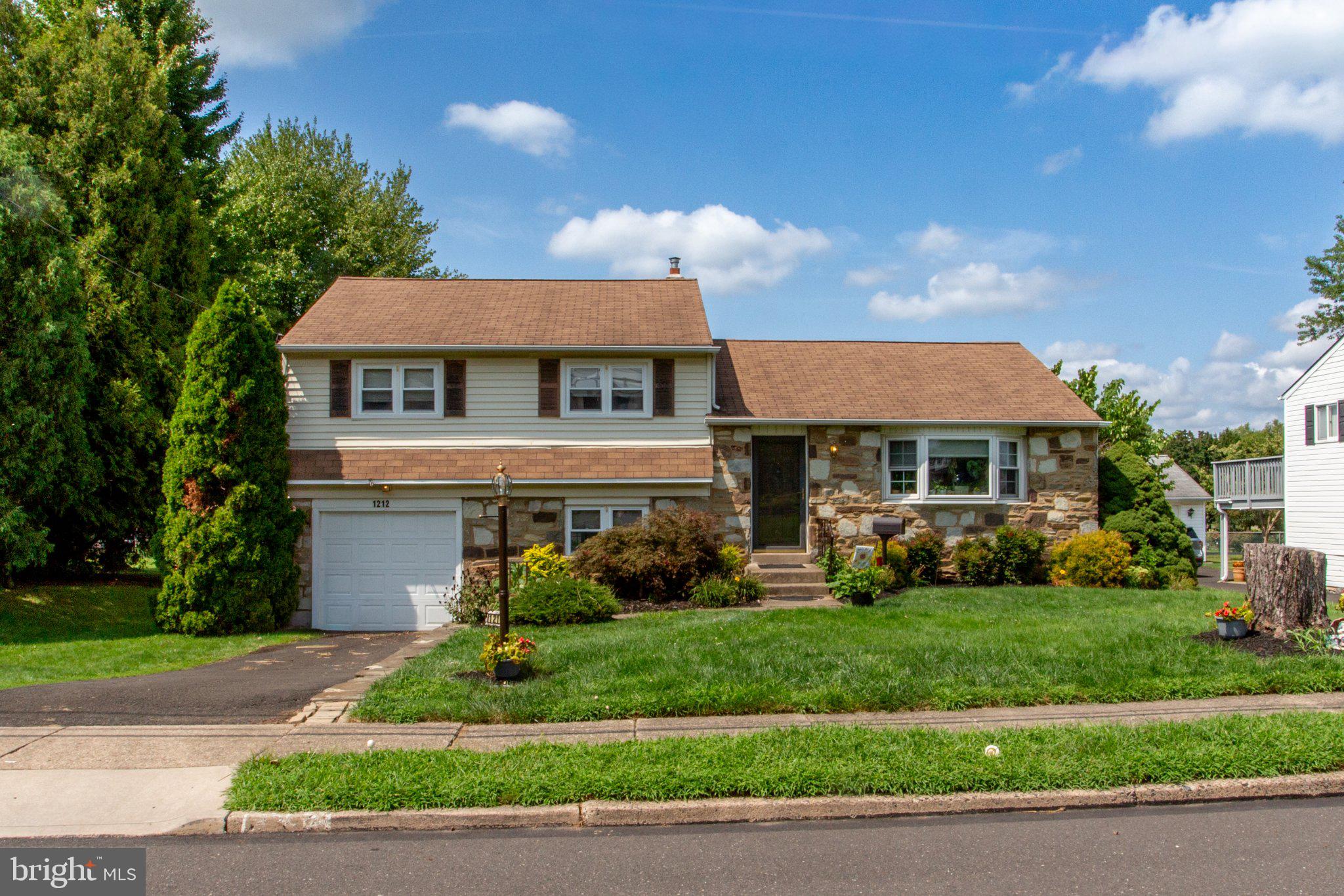 1212 DAHLIA ROAD