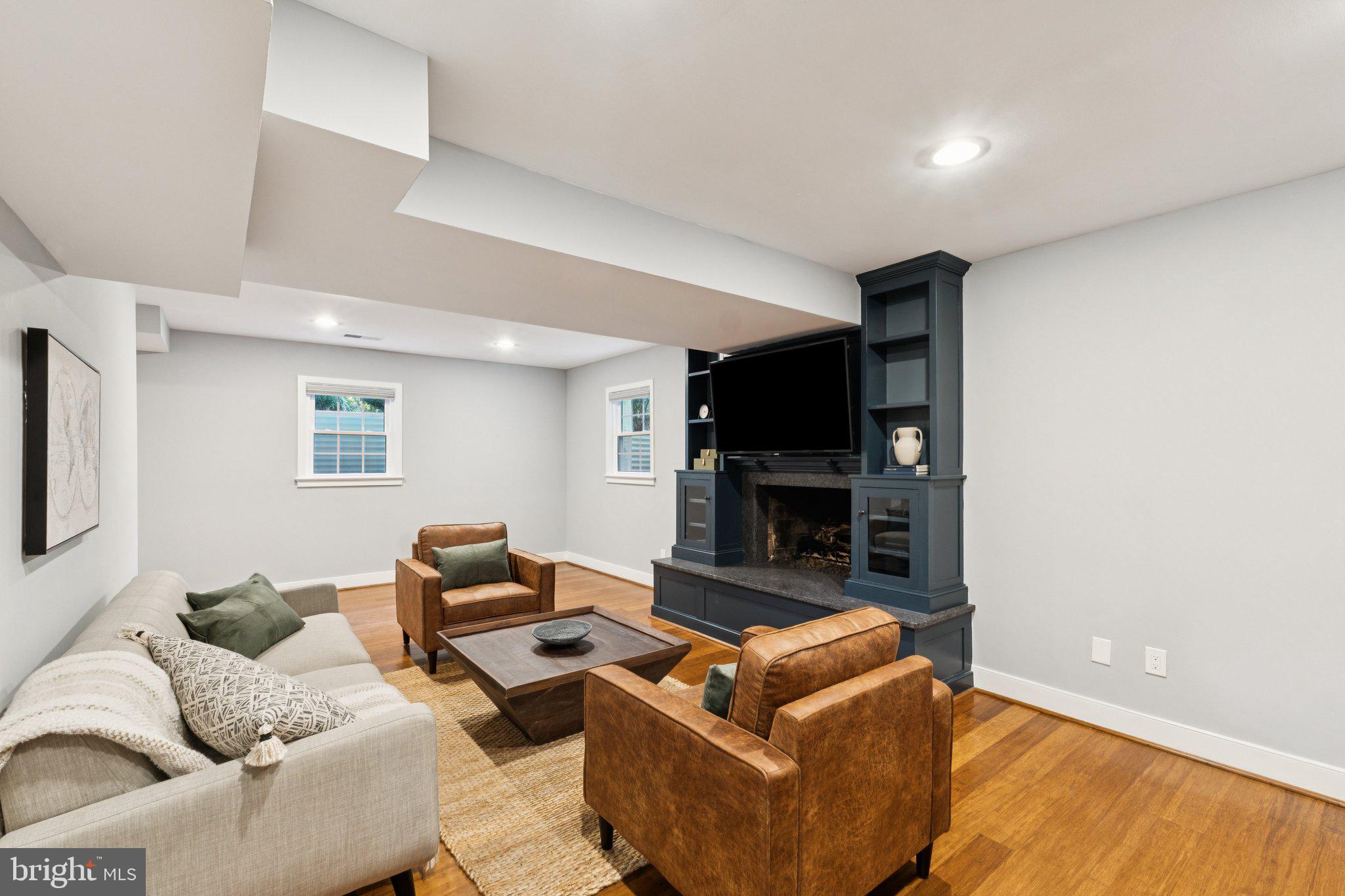 BERKSHIRE OAKWOOD - Residential