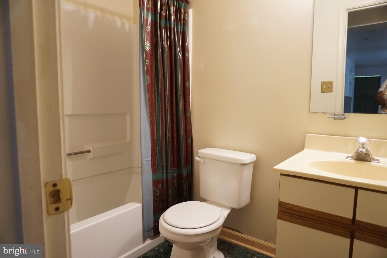 ROSEDALE ESTATES - Residential Lease