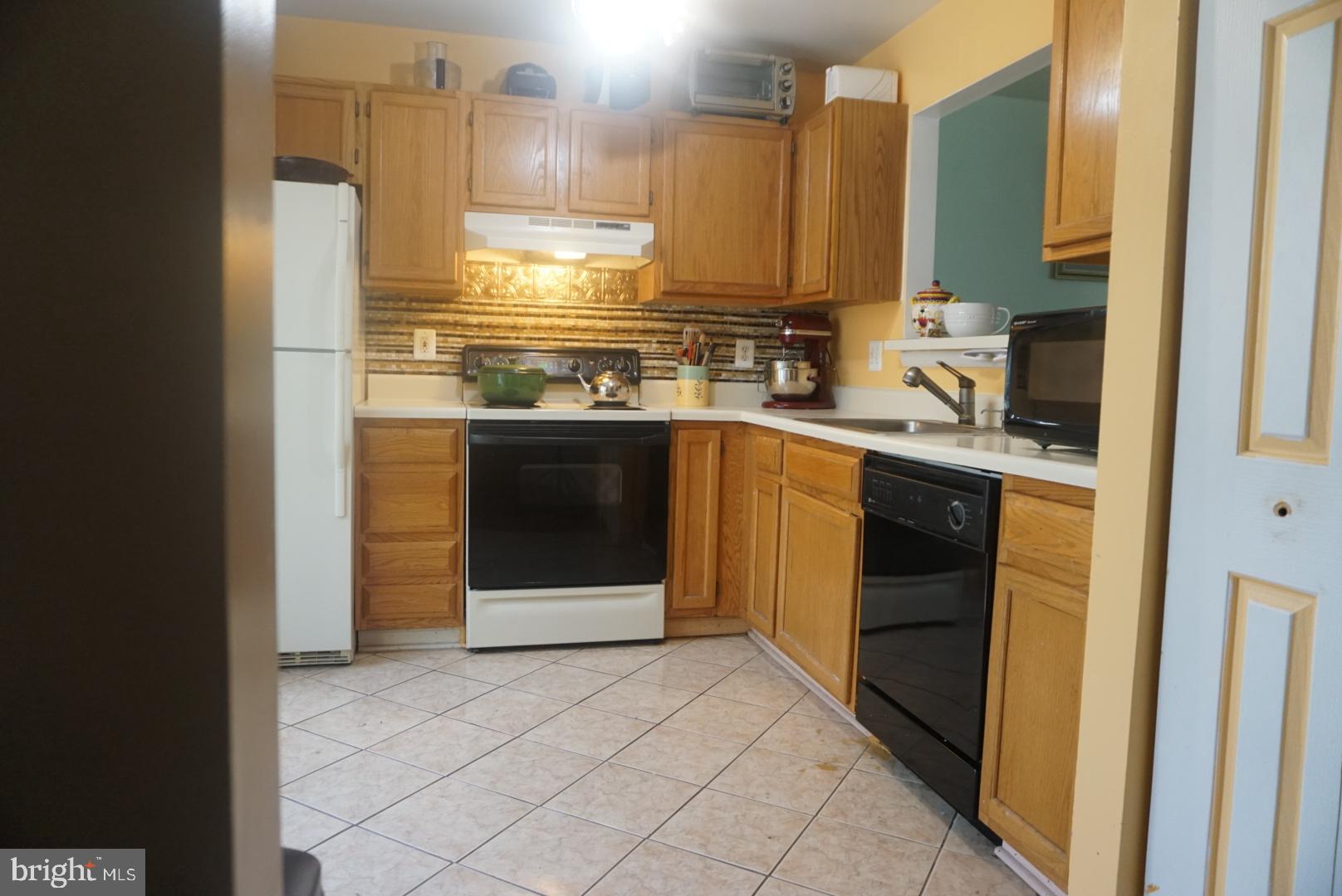 ROSEDALE ESTATES - Residential Lease