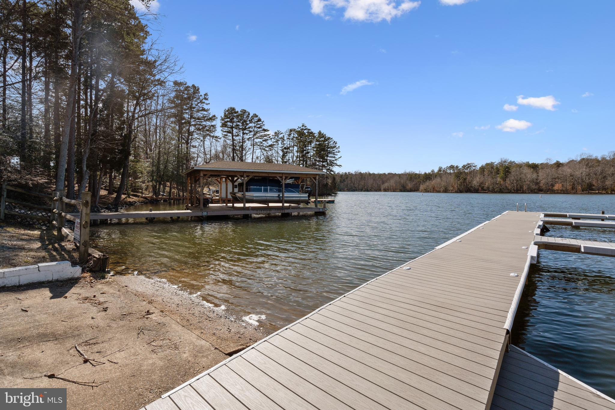 LAKE ANNA WOODS - Residential