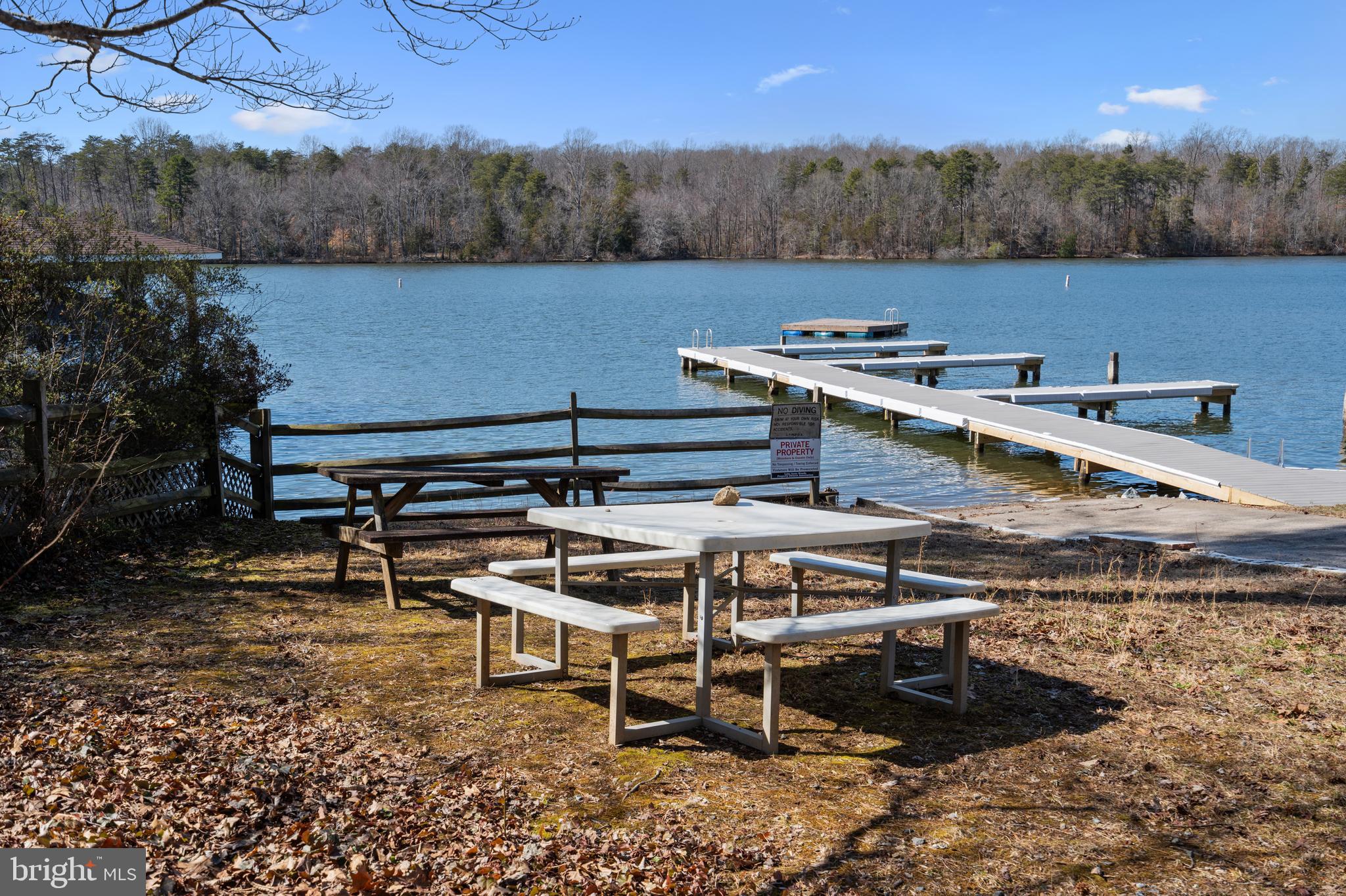 LAKE ANNA WOODS - Residential