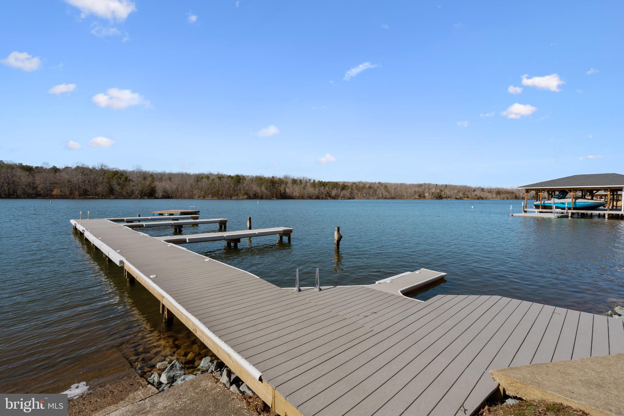 LAKE ANNA WOODS - Residential