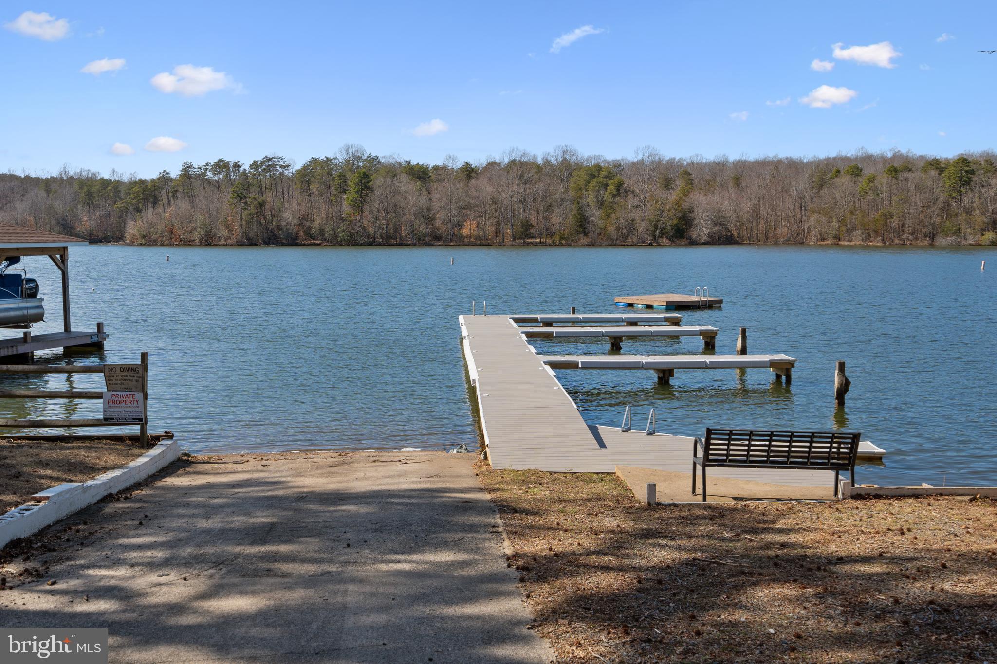 LAKE ANNA WOODS - Residential