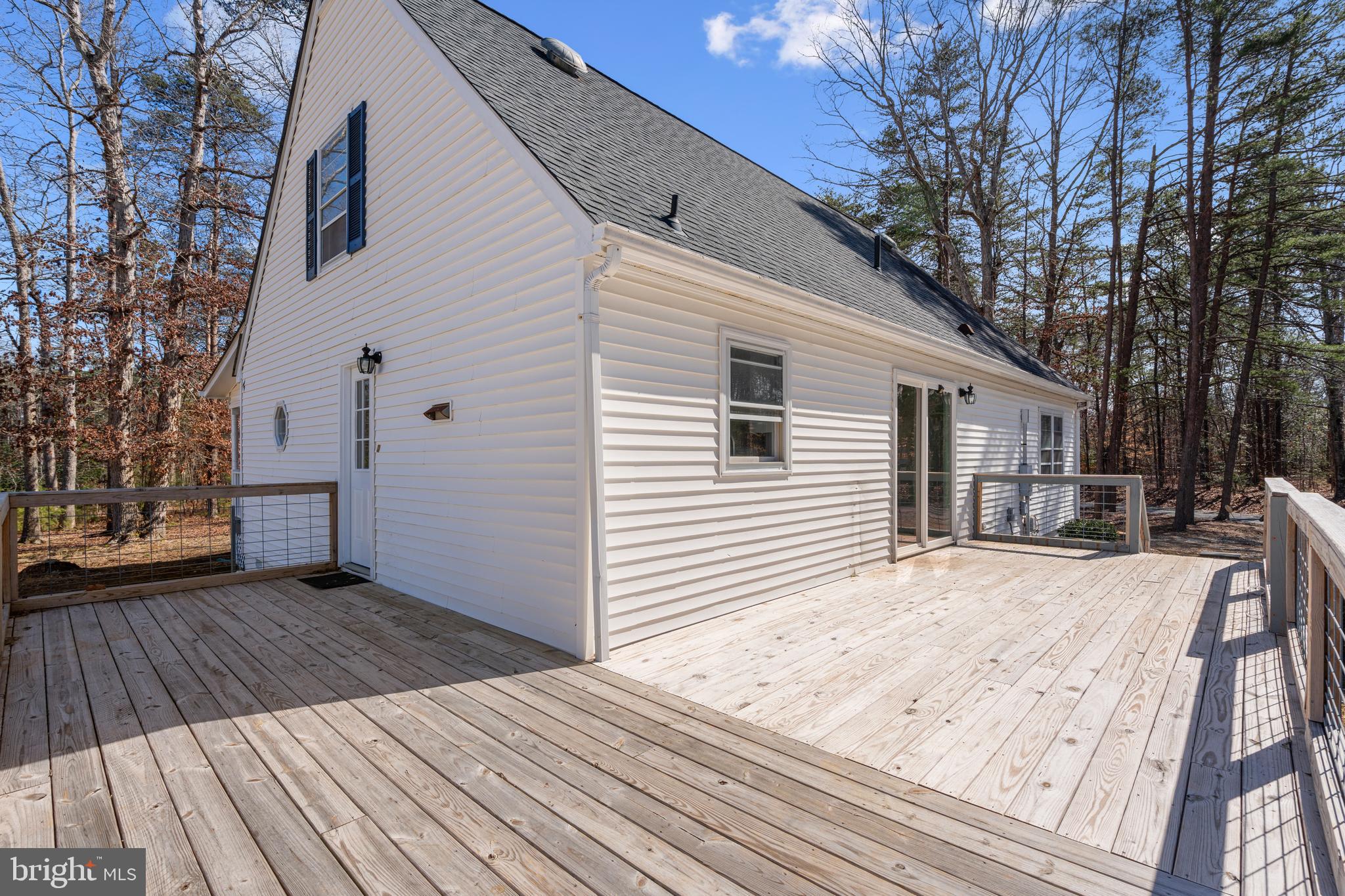 LAKE ANNA WOODS - Residential