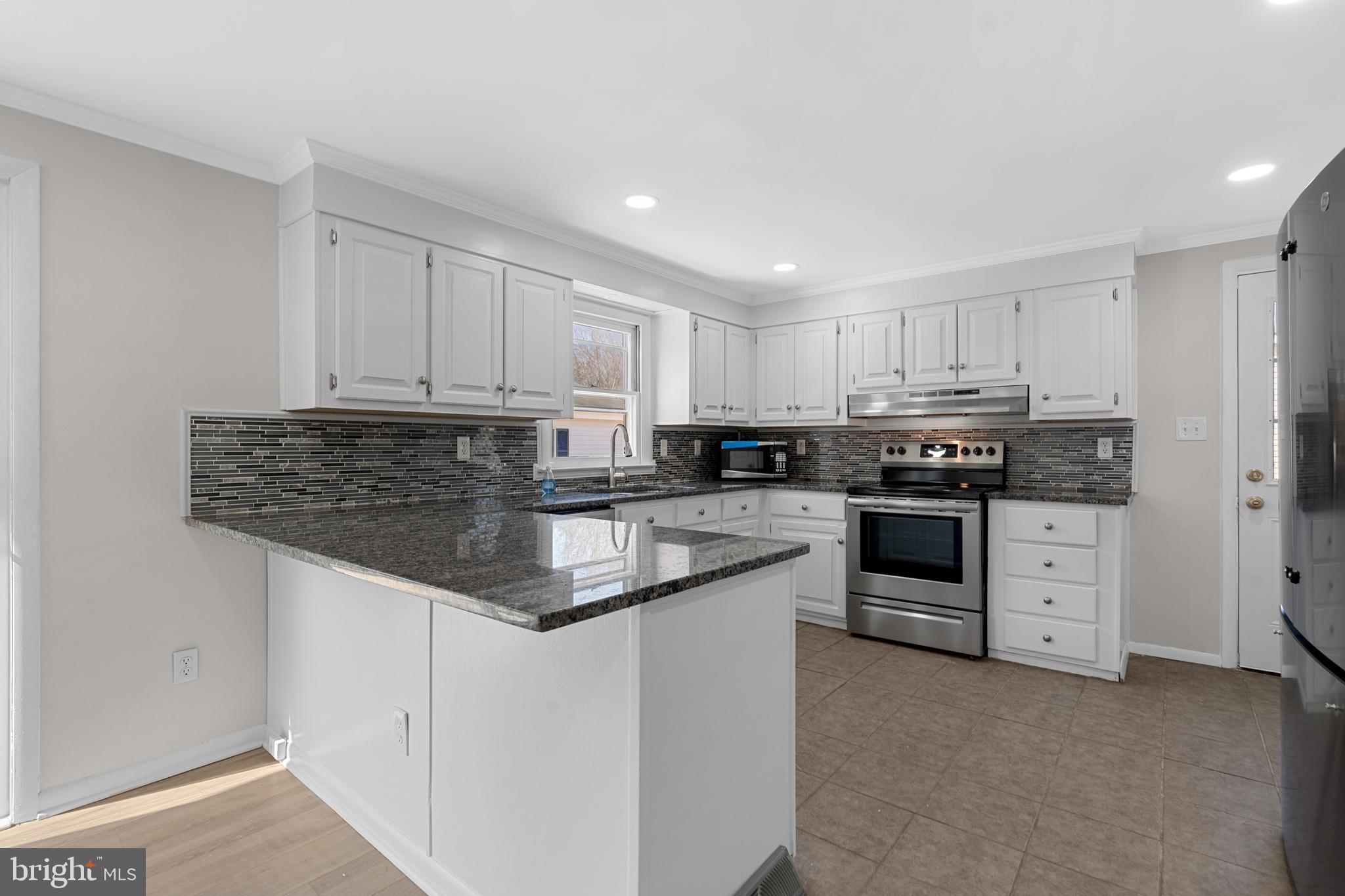 LAKE ANNA WOODS - Residential