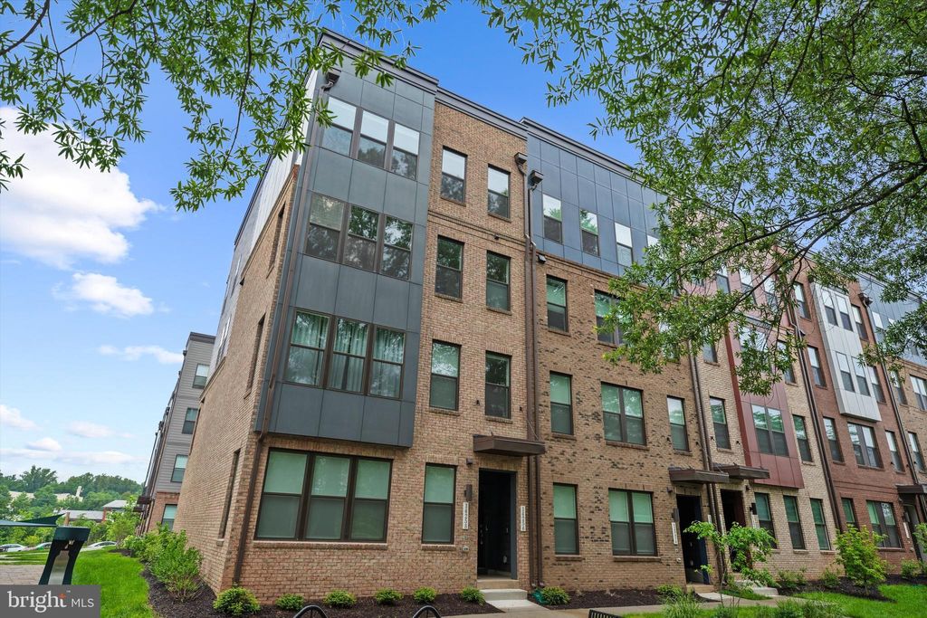 Photo of 14256 Newbrook Drive #30, CHANTILLY, VA 20151 (MLS # VAFX2273184)