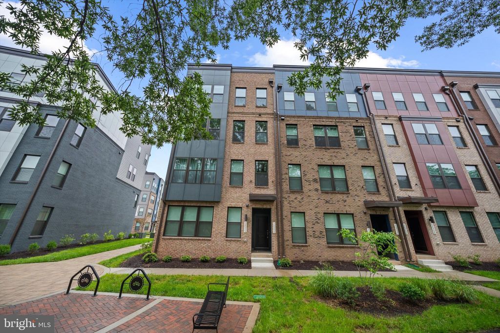 Photo of 14256 Newbrook Drive #30, CHANTILLY, VA 20151 (MLS # VAFX2273184)