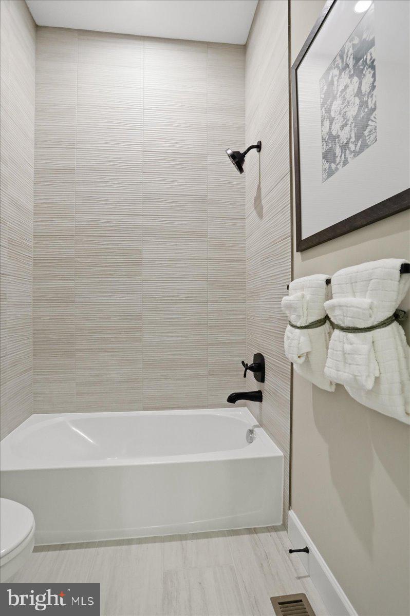 ELMWOOD FARM - Residential