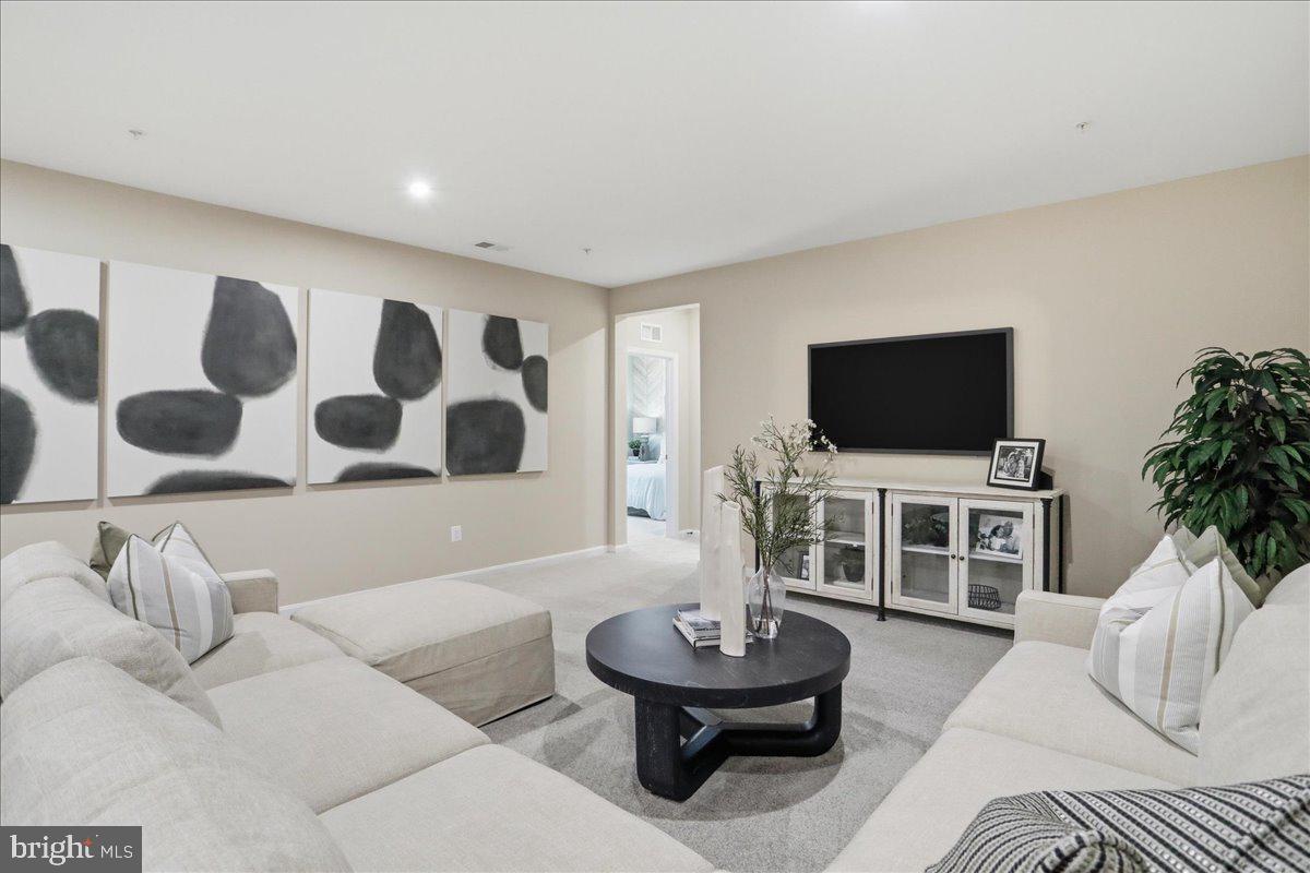 ELMWOOD FARM - Residential