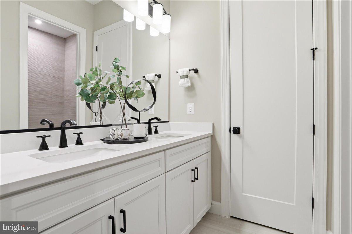 ELMWOOD FARM - Residential