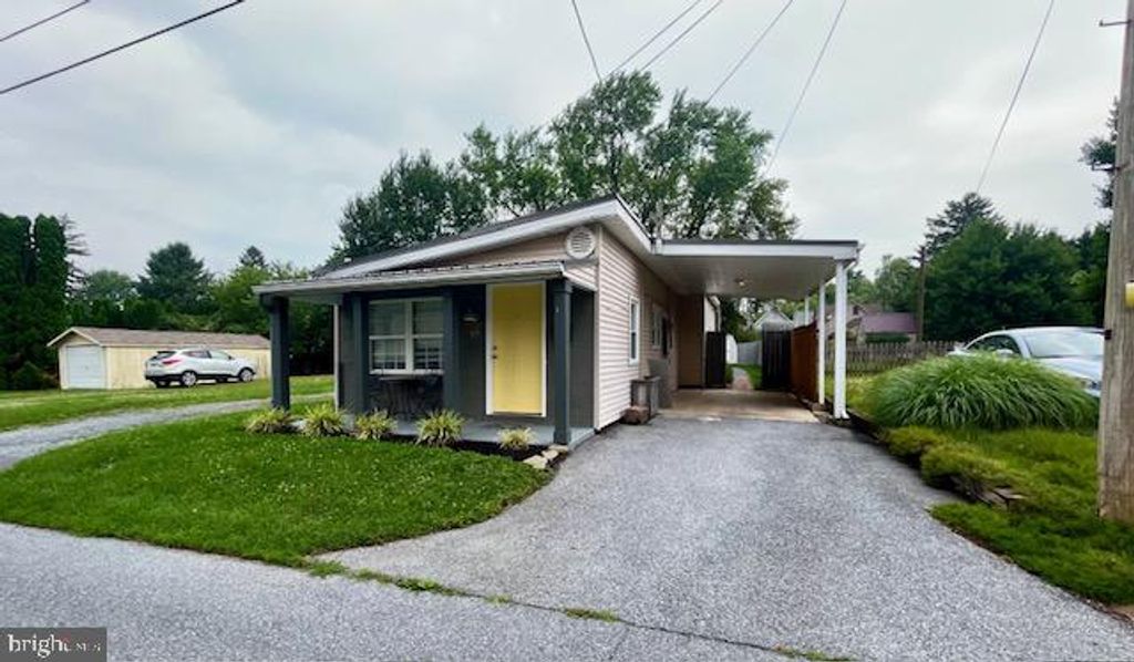 Photo of 129 HART ST, MANHEIM, PA 17545 (MLS # PALA2037154)