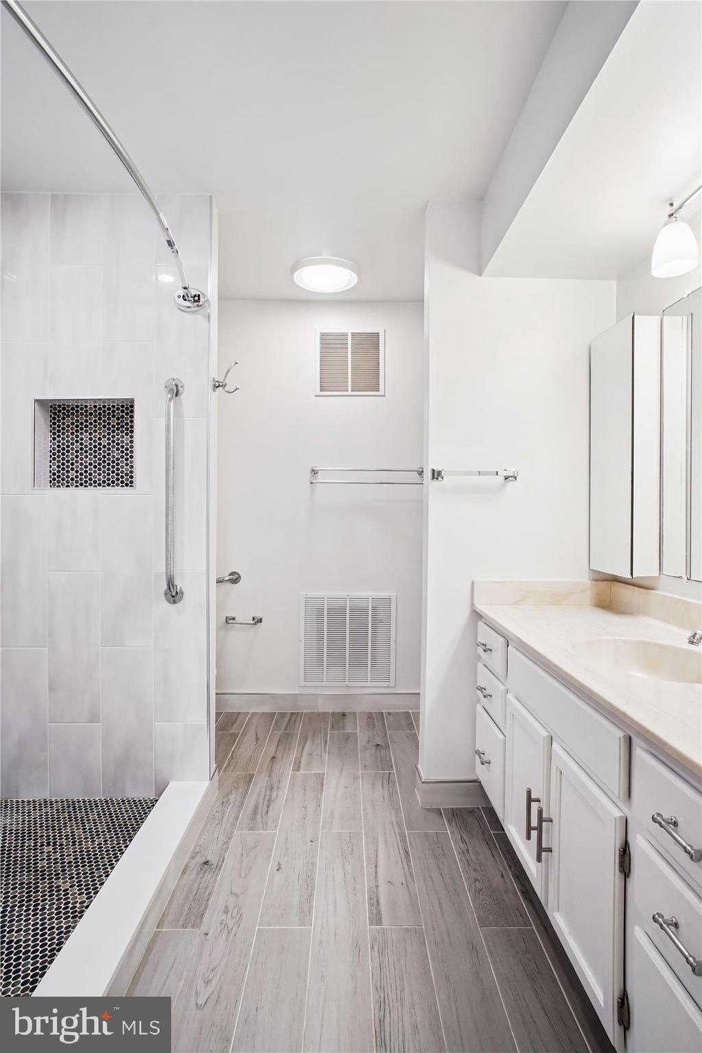 BELLEVUE FOREST - Residential