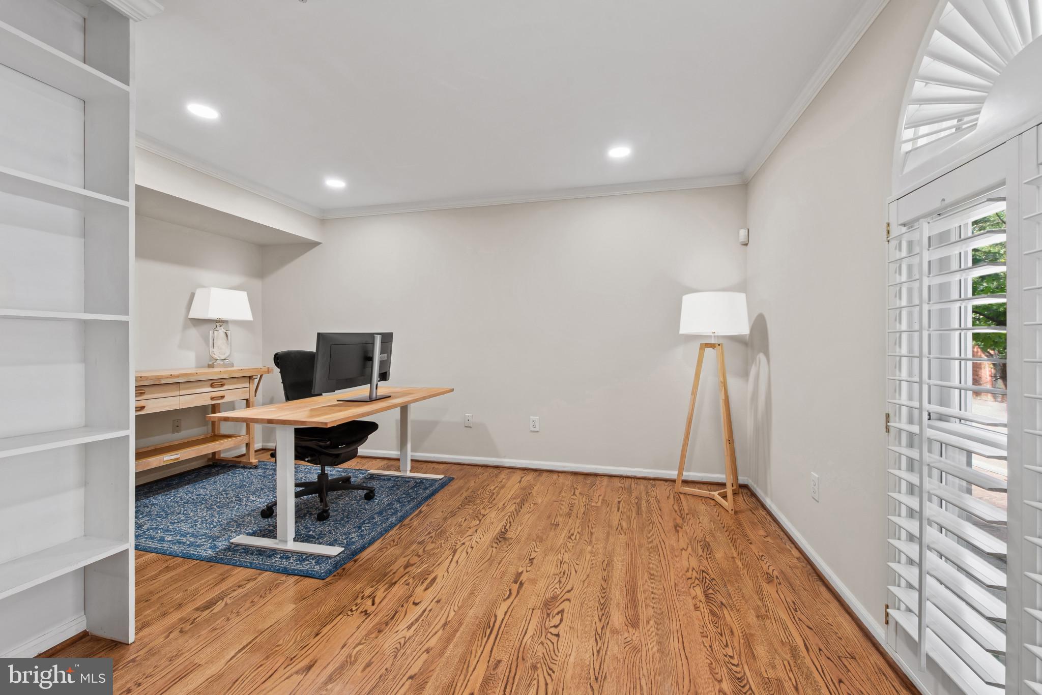 9 W MONTGOMERY STREET
