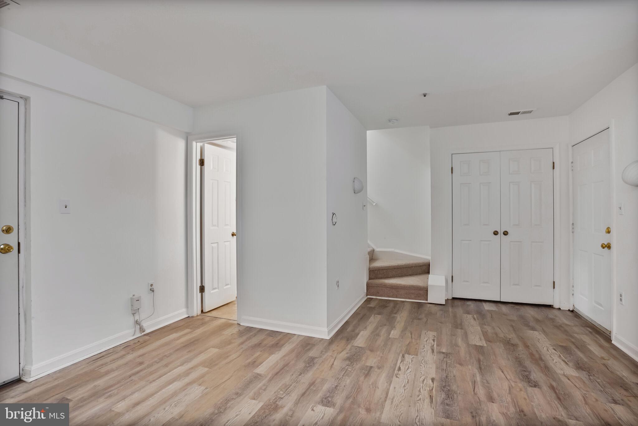 TOWNES OF BALLSTON - Residential Lease