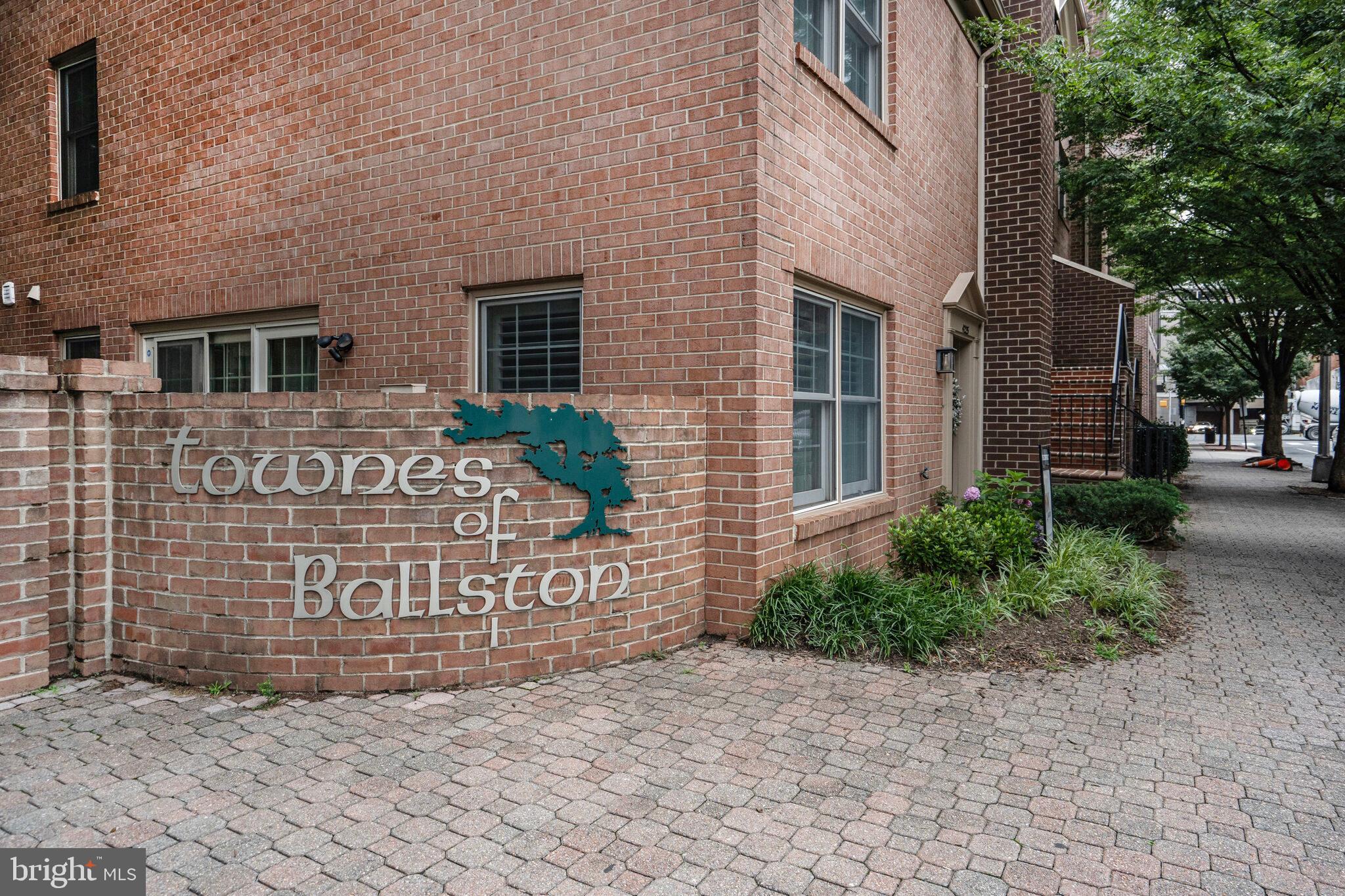 TOWNES OF BALLSTON - Residential Lease