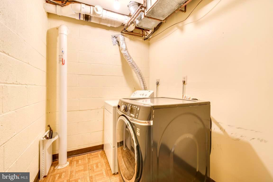 PEACOCK STATION - Residential Lease