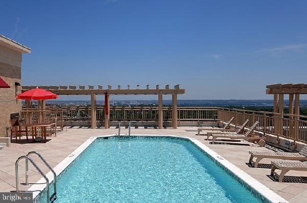 RESIDENCES AT LIBERTY CENTER - Residential