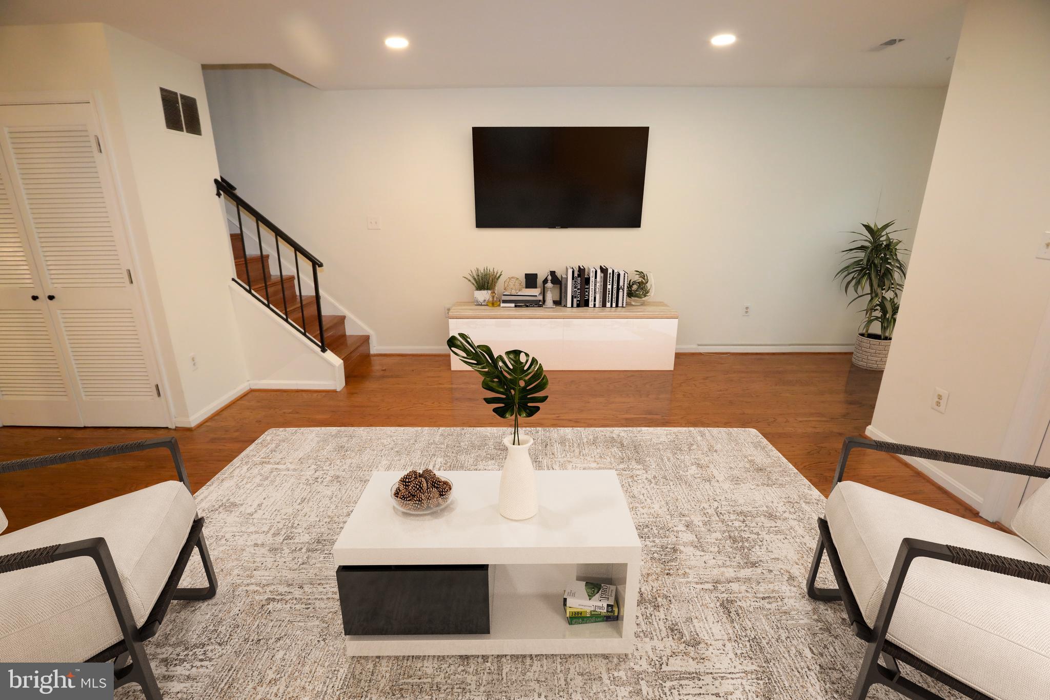 CHARING CROSS - Residential Lease