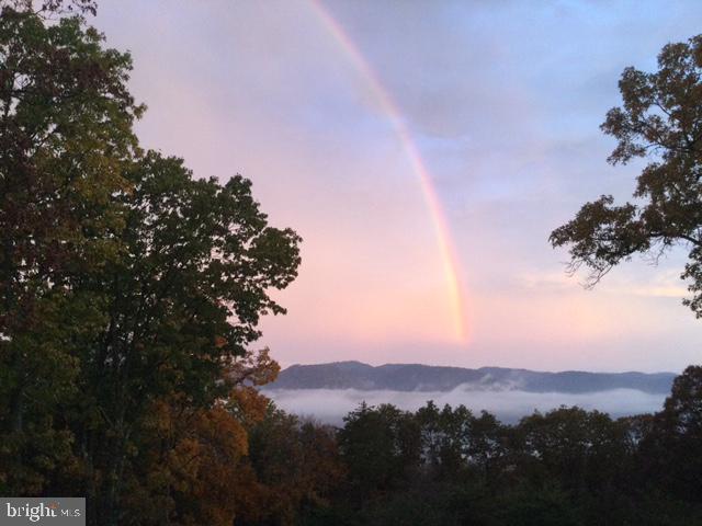 ASHTON WOODS - Residential