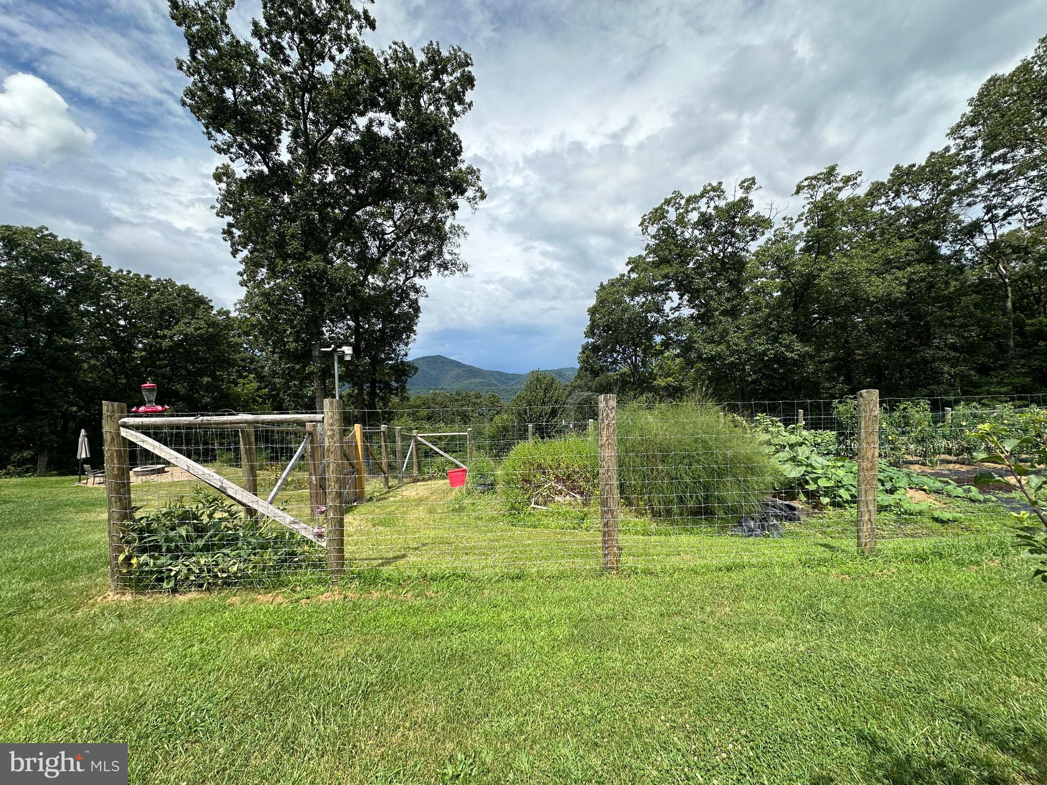 ASHTON WOODS - Residential