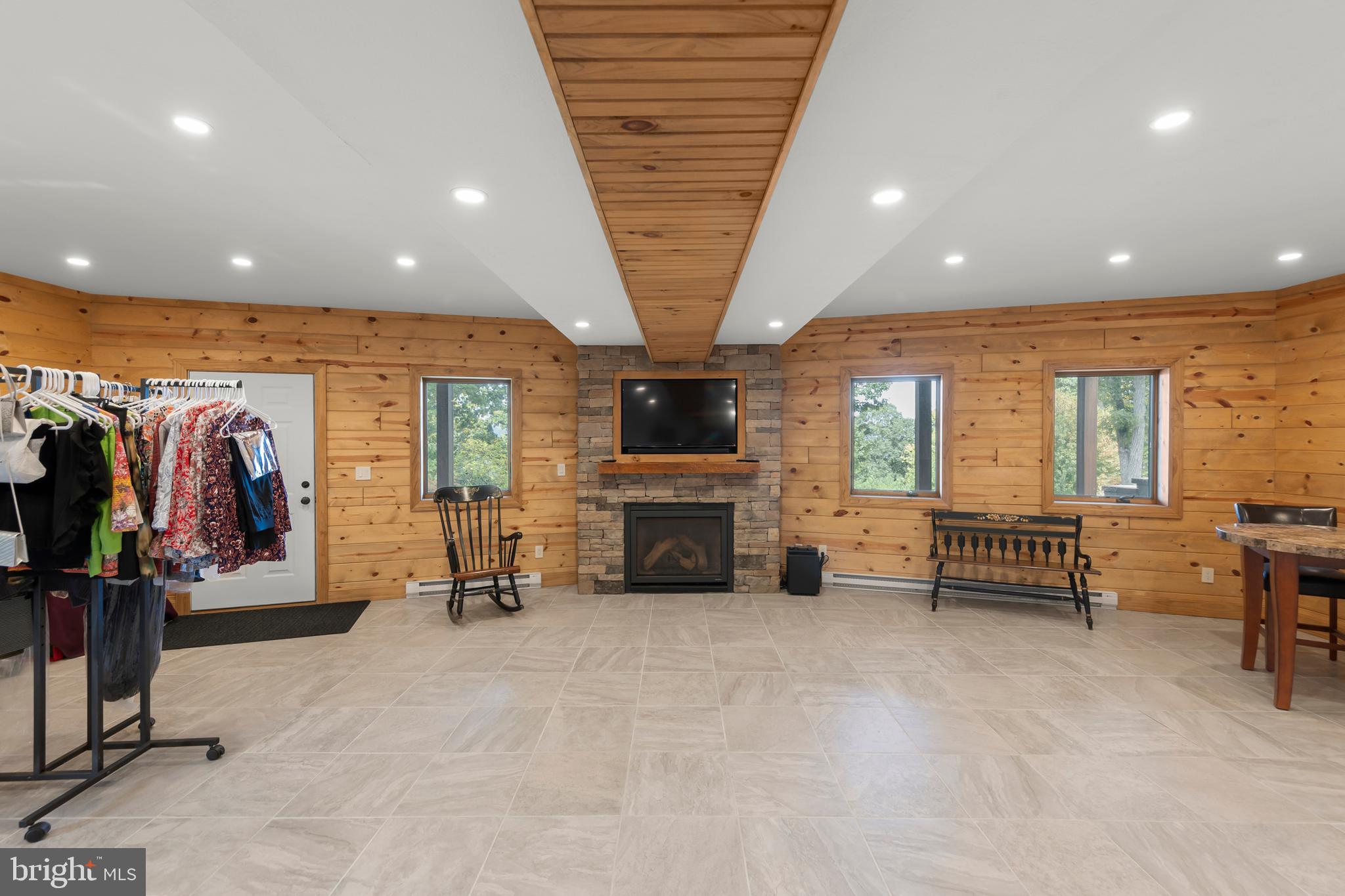 ASHTON WOODS - Residential