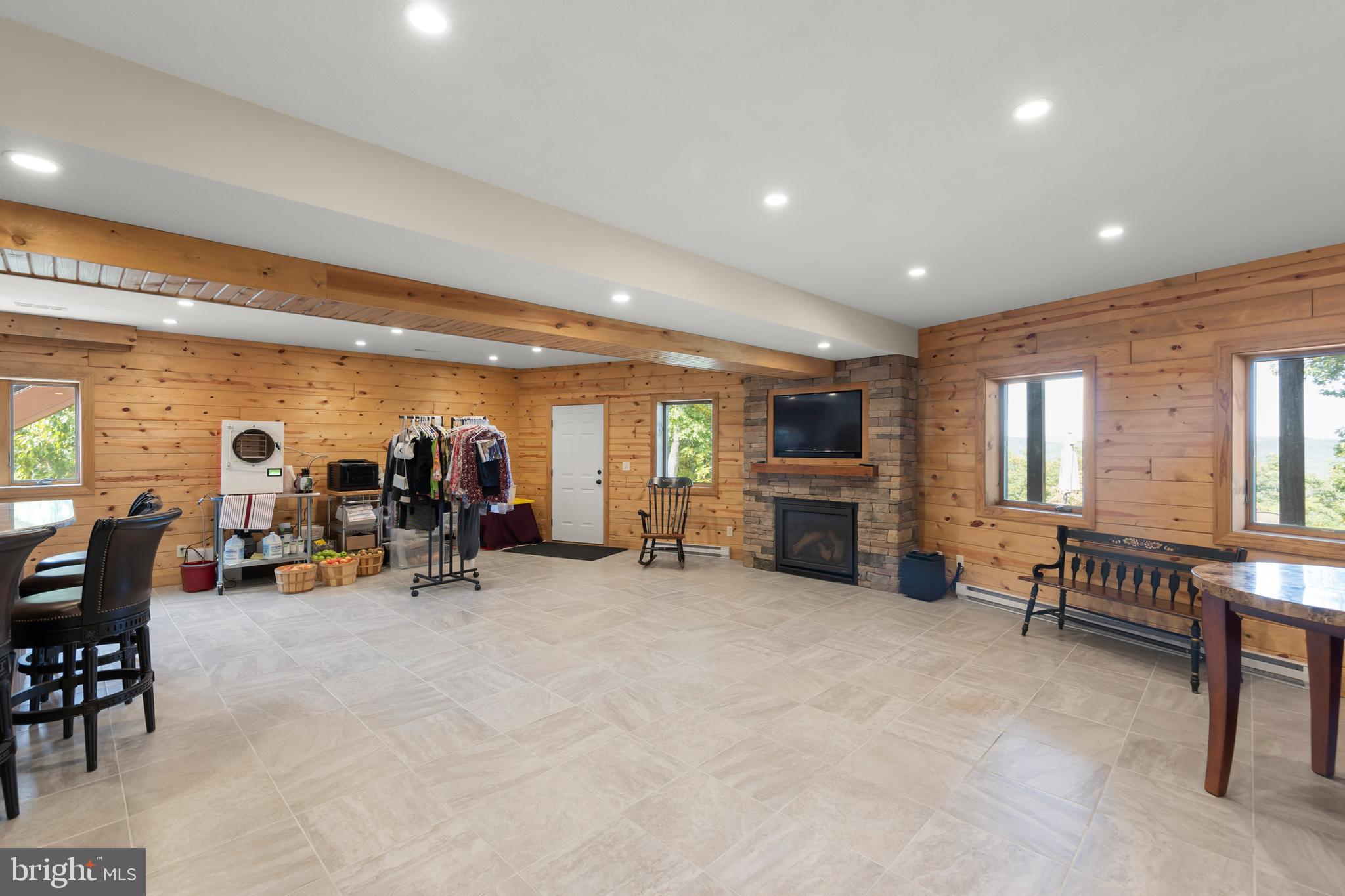 ASHTON WOODS - Residential