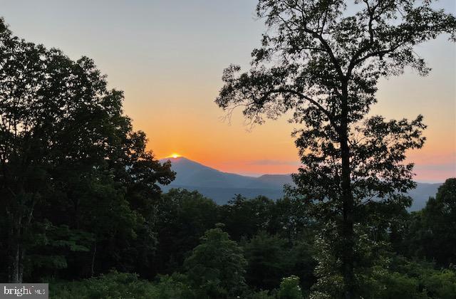 ASHTON WOODS - Residential