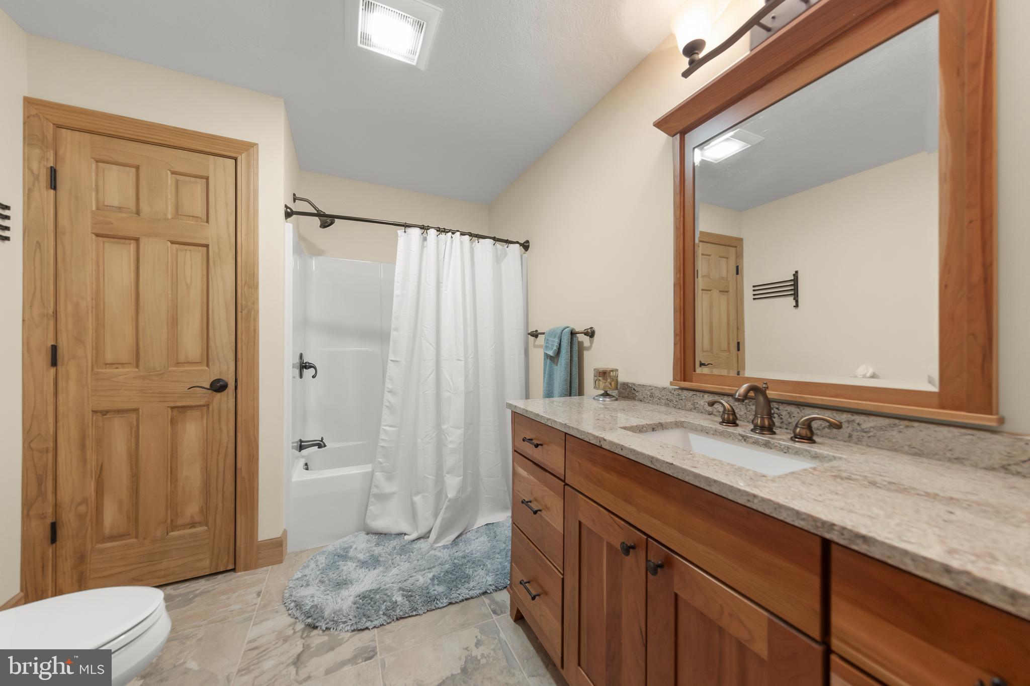 ASHTON WOODS - Residential