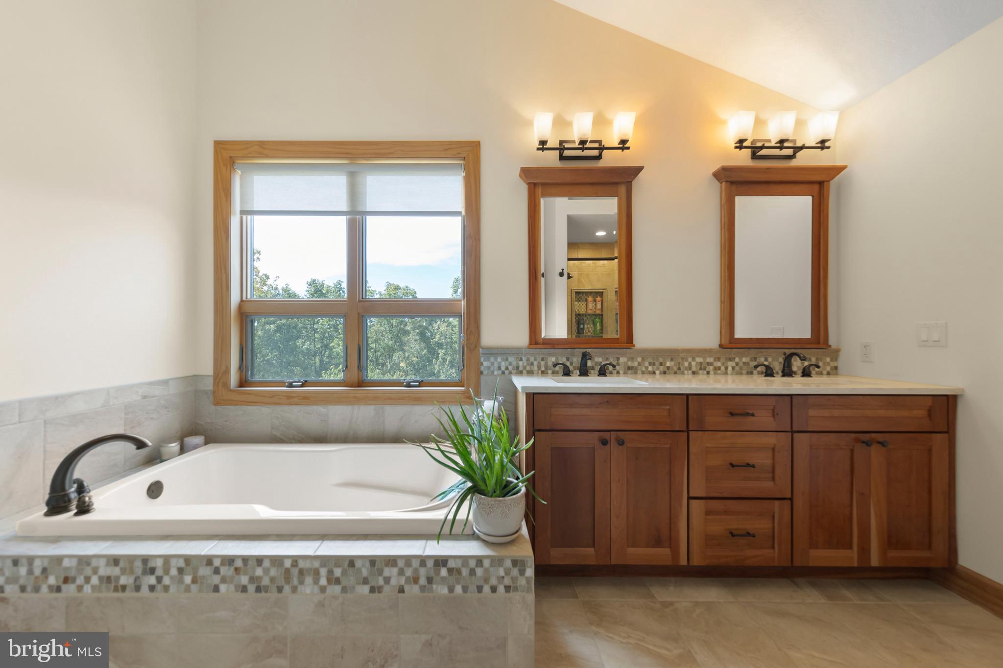 ASHTON WOODS - Residential